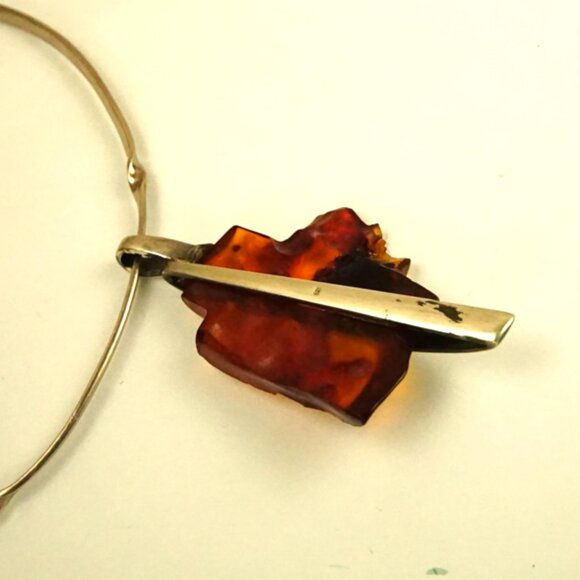 Modernist Freeform Amber Pendant With 925 Sterling Silver Omega Wire - Rare Gift - Picture 16 of 16